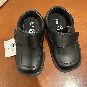 NWT size 4 Dress shoe